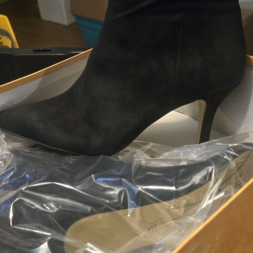 Bella Vita Black Suede Pointed-Toe Booties